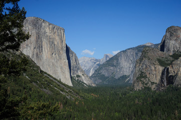 Fototapeta na wymiar Yosemite Valley from Tunnel View