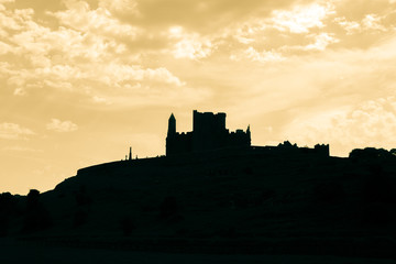 Obraz premium Castle outline (Rock of Cashel in Ireland)