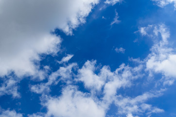 Fototapeta premium White clouds in deep blue sky
