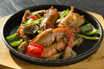 Hot pan mixed vegetable and shrimp.Shrimp fried hot pan