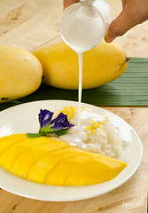 Delicious Thai mango sticky rice with cut fresh mango fruit 