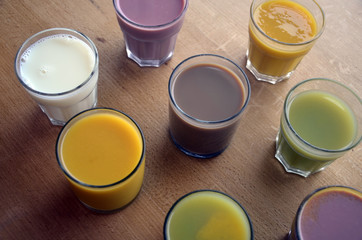 Smoothies aux fruits et milk-shakes au chocolat et au café