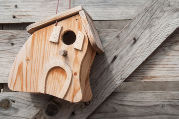 cabane à oiseaux en bois