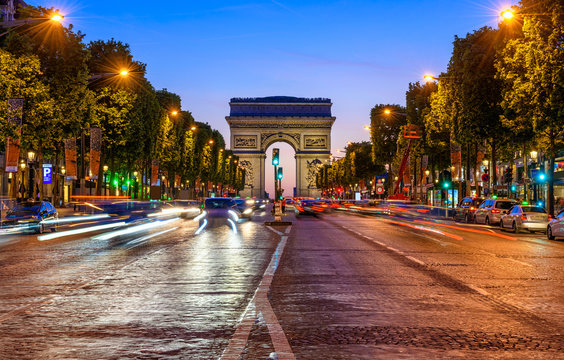 Fototapeta Champs-Elysees and Arc de Triomphe at night in Paris, France
