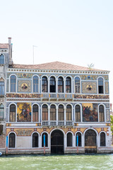 Fototapeta premium Venedig - historische Fassade an Kanal