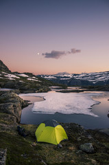 Fototapeta na wymiar Norwegen - Campen am Trolltunga