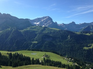 Fototapeta na wymiar vue sur les Alpes Suisse 