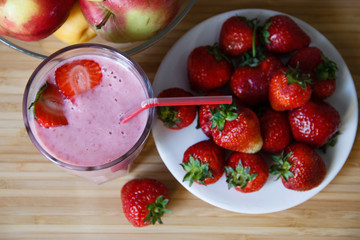 A healthy lunch smoothies with strawberries and banana