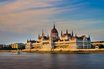 Fototapeta premium Hungary parliament building at sunset