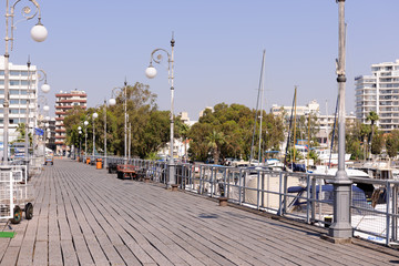Fototapeta na wymiar Larnaka Pier