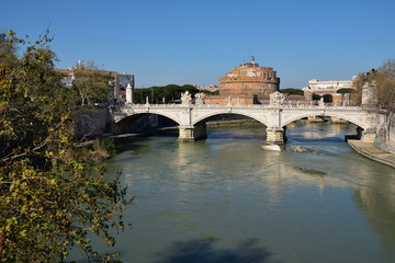 Engelsburg und Tiber in Rom