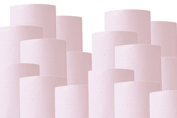 papier toilette ,rouleaux roses,sur fond blanc