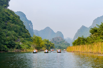 Fototapeta na wymiar International tourists traveling on local vietnamese small boat