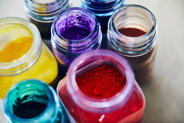 Pigmenti colorati dettaglio su legno