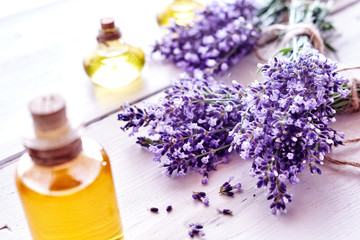 Obraz na płótnie Canvas Aromatic purple lavender flowers with extracts