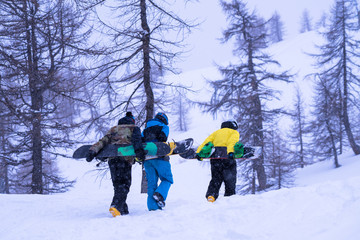 Fototapeta na wymiar Alpe Davero, snowboarders