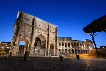 Naklejka na ściany i meble Colosseum Rome night