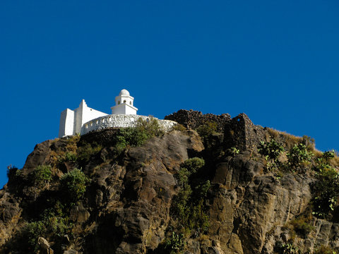 Qubba Mubaraka Syedna Hatim mustaali tomb in Hutaib, yemen