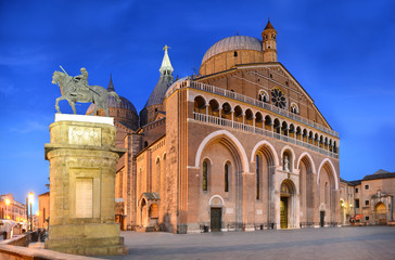 Fototapeta na wymiar Basilica Saint Anthony Padua