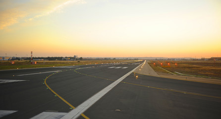 Pista de aterrizaje del aeropuerto de Sevilla, España