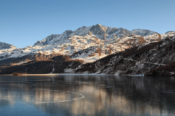 lago ghiacciato in Engadina