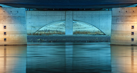 unter der Trogbrücke