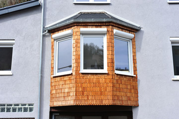 Renovierter Erker eines älteren Gebäudes