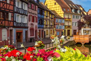 Fototapeta na wymiar Colorful alsatian buildings in Colmar, France