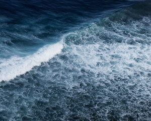 Fototapeta na wymiar blue ocean wave