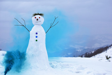 Pupazzo di neve con fumogeno