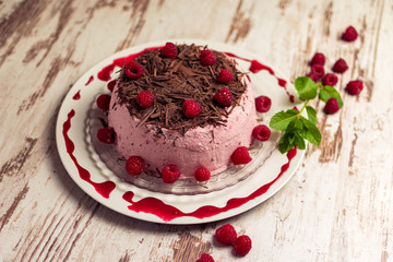 Schokoladentorte mit Himbeeren