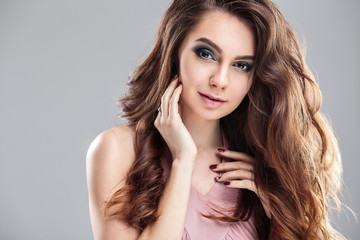 Naklejka premium closeup beauty portrait of young woman with natural makeup and hairstyle. spa and care.