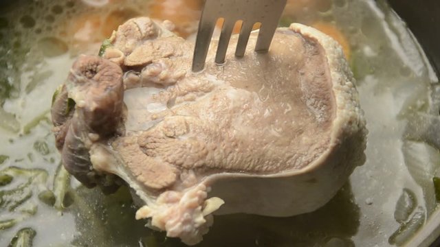 Kokt kalvk&ouml;tt tungan Lingua di vitello bollita Boiled calf кувана телетина језик tongue luộc lưỡi thịt b&ecirc;  水煮牛肉舌 Lengua de ternera hervida Kuhani video telečji jezik Langue de veau bouilli