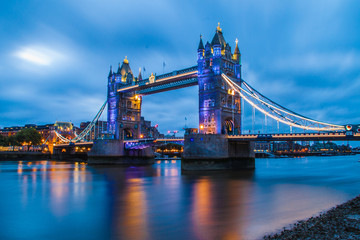 Fototapeta na wymiar Tower Bridge in London at Sunrise