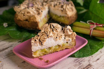 Rhabarberkuchen Kuchenstück auf Teller