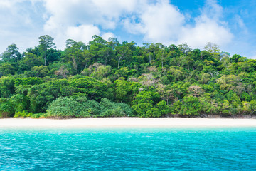 Fototapeta na wymiar Beautiful tropical island