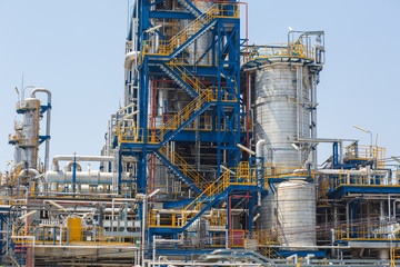 Fototapeta na wymiar Big structure of oil refinery plant in day time