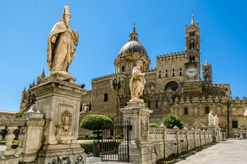 Fototapeta premium View of the historic centre and Cathedral in Palermo. Sicily