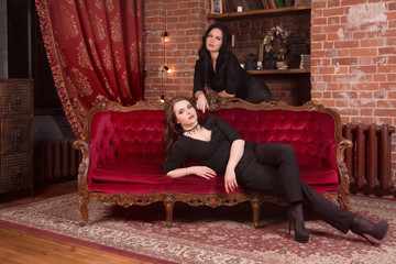Obraz premium Two fashionable women