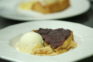 Ice cream vanilla and bean paste,topping mochi
