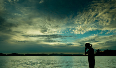 Fototapeta premium Emotion of love from the shadows on the beach.