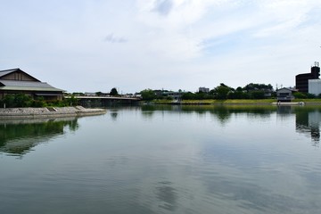Fototapeta na wymiar 瀬田川から唐橋を望む