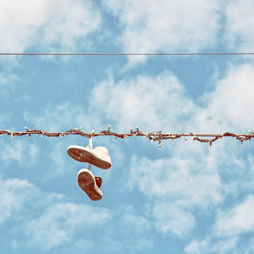 360+ Shoes Hanging From Power Lines Stock Photos, Pictures & Royalty-Free  Images - iStock