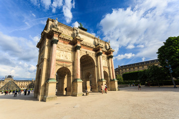 Fototapeta na wymiar The Arc de Triomphe du Carrousel is a triumphal arch in Paris.