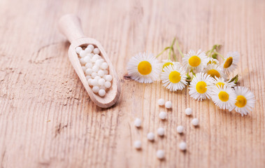 Obraz na płótnie Canvas Herbal remedy alternative medicine. Chamomile flowers and homeopathic medication