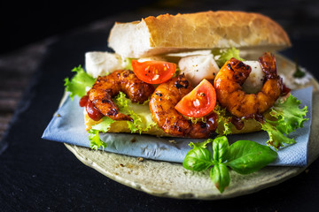 Sandwich with prawn and vegetables