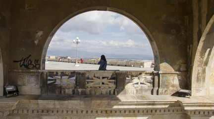 CAGLIARI, ITALIA - NOVEMBRE 9, 2013: Bastione Saint Remy all'interno del  quartiere Castello - Sardegna