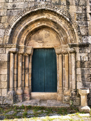 Fototapeta na wymiar Portal principal da igreja romãnica de Boelhe