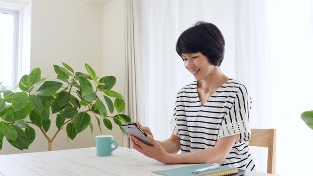 ミドル女性　肩こり