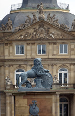 Obraz premium Lion sculpture with crest in front of the main entrance of the New Castle (Neues Schloss) in Germany, Stuttgart